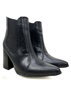 Bota Con Elástico / Negro Pu