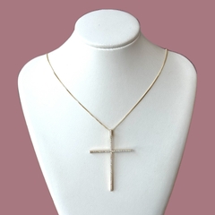 Colar Crucifixo Cravejado Zircônias Cristais Banhado a Ouro