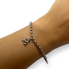 S/C Pulsera con Dijes Om Acero Quirúrgico - comprar online