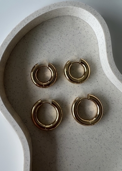 Classy Golden Hoops en internet