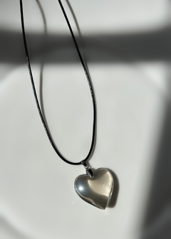 Cristal Corazón Necklace (corazón transparente con tono gris)