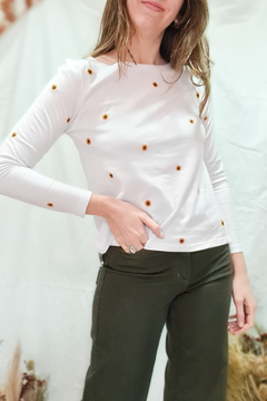 Remera Vincent - 100% algodón - bordado girasoles - Amanda Cruz