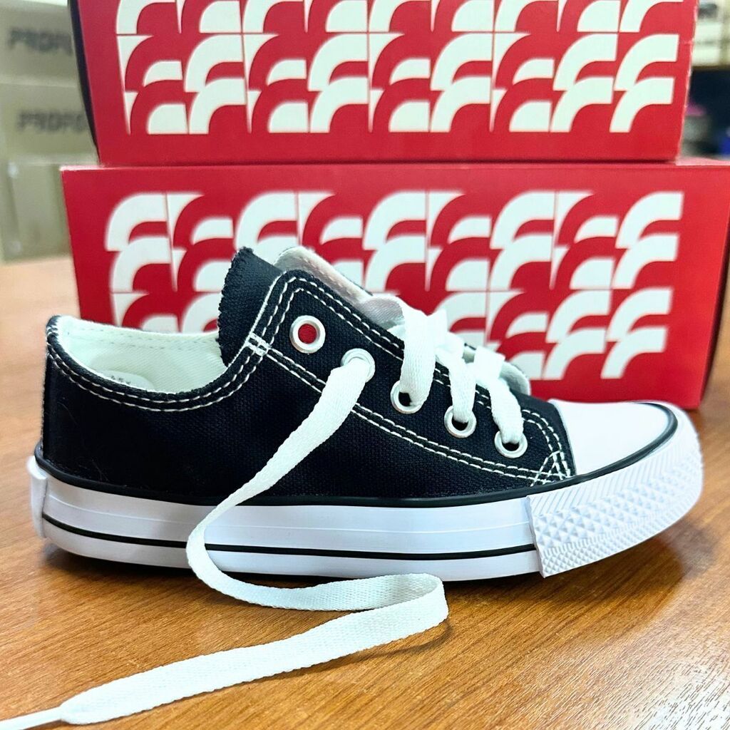 ZAPATILLA DE LONA ACORDONDA FLECHA