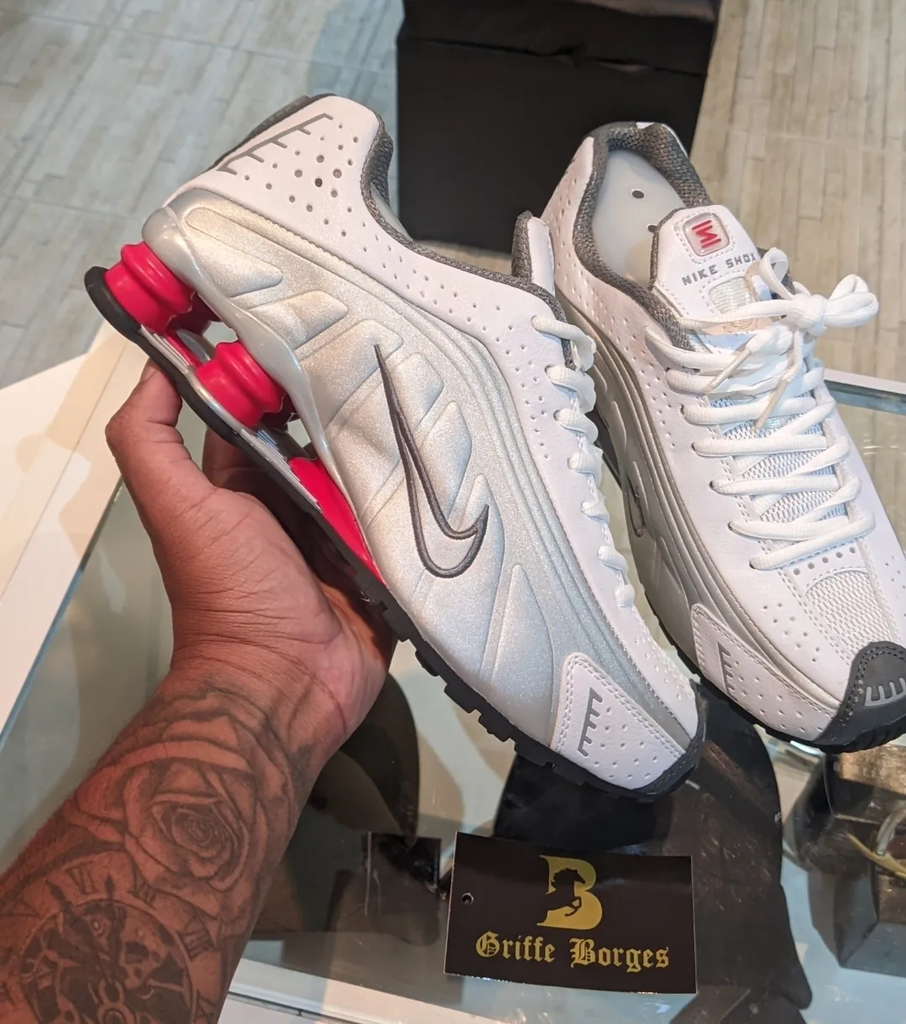 Nike shox r4 comet red hotsell