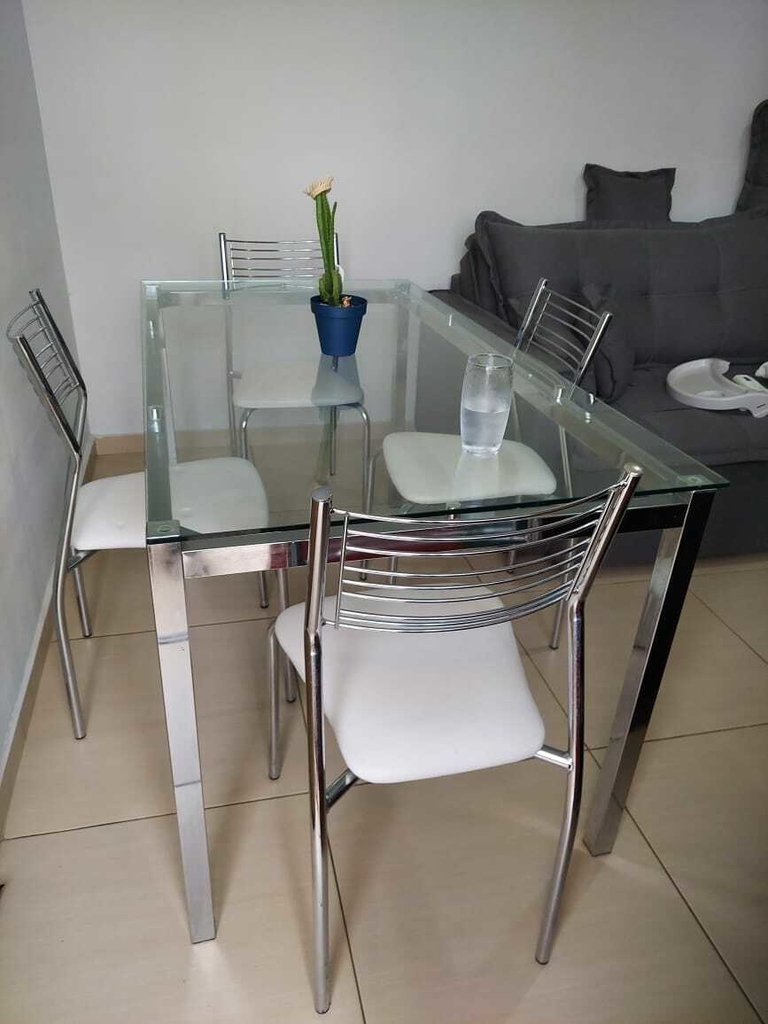 mesa de jantar 4 cadeiras com tampo de vidro temperado em aço cromado