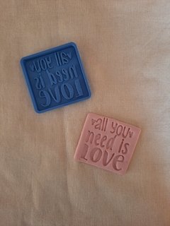 Sello all you need is love de 7x7cm - comprar online