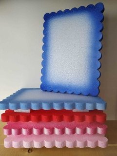 Bandeja rectangular con ondas pintada con pie de 25x32cm - comprar online
