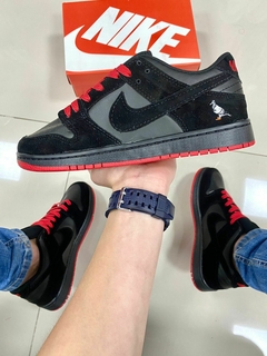 Nike Sb Dunk Low Preto/Vermelha