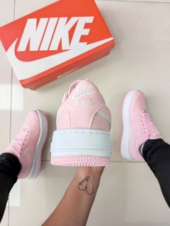 Nike Air Force chaveiro rosa na internet