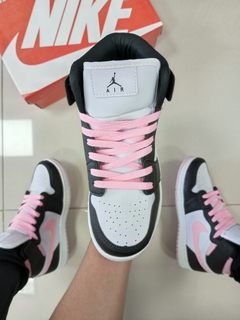 Nike Air Jordan 1 Branco/Rosa Bebê - comprar online