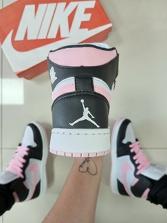Nike Air Jordan 1 Branco/Rosa Bebê na internet