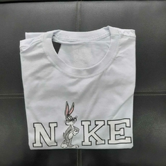 Camiseta Nike Pernalonga na internet