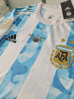 Camiseta adidas Argentina Titular 2021 2022 HeatRdy Match Parches Copa America + Matchday Final vs Brasil - Roda Indumentaria