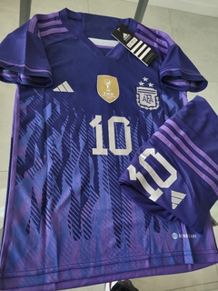 Kit Niño Camiseta + Short Argentina 3 Estrellas Suplente Violeta Messi #10 2022 2023 en internet