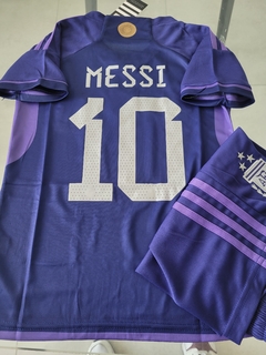 Kit Niño Camiseta + Short Argentina 3 Estrellas Suplente Violeta Messi #10 2022 2023 - Roda Indumentaria