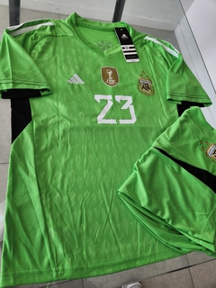 Kit Niño Camiseta + Short Argentina 3 Estrellas Arquero Dibu Martinez #23 Verde 2022 2023 Parche Campeon - comprar online