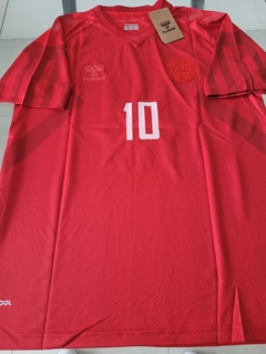 Camiseta Hummel Dinamarca Titular Eriksen 10 2022 2023 Qatar