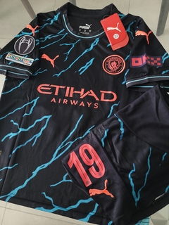 Kit Niño Camiseta + Short Manchester City Suplente Negro Julian Alvarez 19 2023 2024 en internet