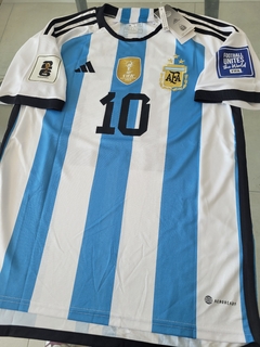 Camiseta adidas Argentina Titular Messi 10 2022 2023 3 Estrellas Parche Campeon Qatar + Eliminatorias - comprar online