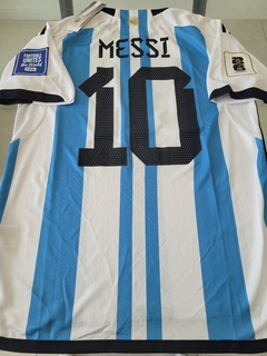 Camiseta adidas Argentina Titular Messi 10 2022 2023 3 Estrellas Parche Campeon Qatar + Eliminatorias - Roda Indumentaria