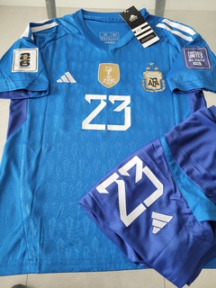 Kit Niño Camiseta + Short Argentina 3 Estrellas Arquero Dibu Martinez #23 Azul 2022 2023 Parche Campeon