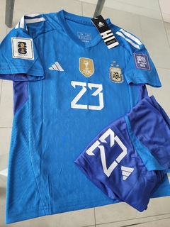 Kit Niño Camiseta + Short Argentina 3 Estrellas Arquero Dibu Martinez #23 Azul 2022 2023 Parche Campeon en internet