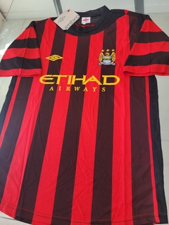 Imagen de Camiseta Umbro Retro Manchester City Suplente Negra y Roja 2011 2012
