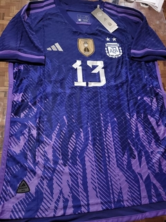 Camiseta adidas Argentina HeatRdy Suplente Violeta Cristian Cuti Romero 13 2022 2023 Parche Campeon Match en internet