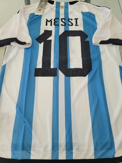 Camiseta adidas Argentina Titular Messi 10 2022 2023 3 Estrellas Parche Campeon Qatar - Roda Indumentaria