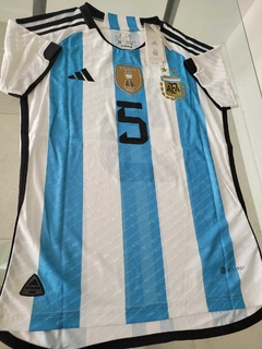 Camiseta adidas Argentina HeatRdy Titular Paredes 5 2022 2023 Parche Campeon Match en internet