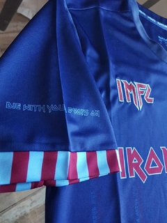 Camiseta West Ham Retro Azul Iron Maiden 11 2020 2021 - tienda online