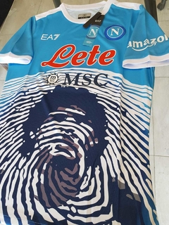 Camiseta SS Napoli Celeste 2021 2022 Homenaje Maradona Huellas - comprar online