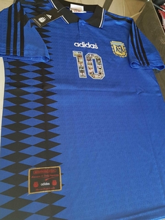 Camiseta adidas Argentina Retro Azul Maradona #10 1994 Fotos - Roda Indumentaria
