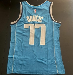 Musculosa Nike Dallas Mavericks Celeste Luka Doncic 77