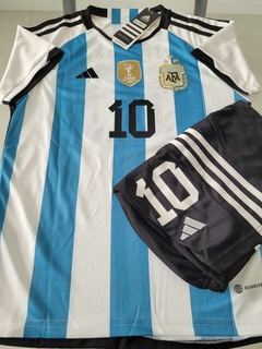 Kit Nino Camiseta Short Argentina 3 Estrellas Titular Messi 10 2023 Parche Campeon