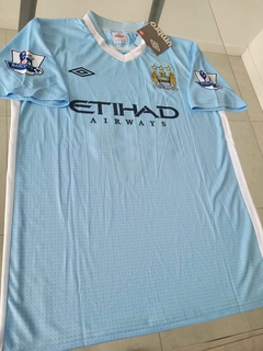 Camiseta Umbro Retro Manchester City Titular Kun Aguero 10 2011 2012 - Roda Indumentaria