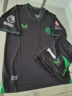 Kit Niño Camiseta + Short Aston Villa Arquero Negro Dibu Martinez 1 2023 2024 - Roda Indumentaria