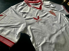 Camiseta Castore Sevilla Titular Rakitic 10 2023 2024 - Roda Indumentaria