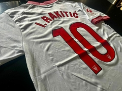 Camiseta Castore Sevilla Titular Rakitic 10 2023 2024 - tienda online