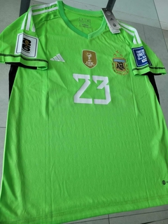 Camiseta adidas Argentina Arquero Verde Dibu Martinez 23 2022 2023 3 Estrellas Parche Campeon Qatar - Roda Indumentaria