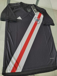 Camiseta Adidas River Plate Entrenamiento Negra 2023 2024 Labruna en internet
