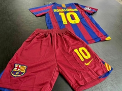 Kit Niño Camiseta + Short Nike Retro Barcelona Titular Ronaldinho 10 2006 en internet