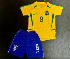 Kit Niño Camiseta + Short Nike Retro Brasil Titular Ronaldo 9 2002