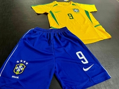 Imagen de Kit Niño Camiseta + Short Nike Retro Brasil Titular Ronaldo 9 2002