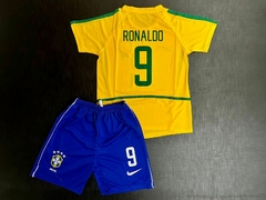 Kit Niño Camiseta + Short Nike Retro Brasil Titular Ronaldo 9 2002 - Roda Indumentaria