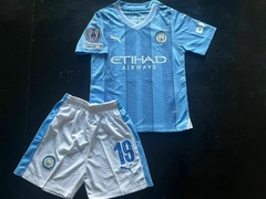 Kit Niño Camiseta + Short Manchester City Titular Julian Alvarez 2023 2024 Parches UCL - Roda Indumentaria