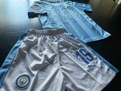 Kit Niño Camiseta + Short Manchester City Titular Julian Alvarez 2023 2024 Parches UCL - comprar online
