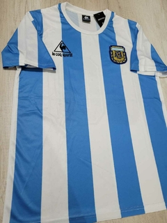 Camiseta LecoqSportif Retro Argentina Titular 1986 Maradona 10 #SALE #RODAINDUMENTARIA - Roda Indumentaria