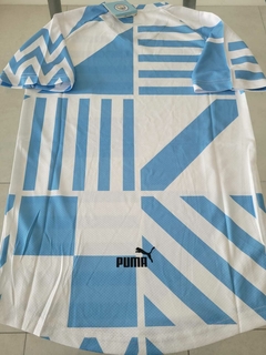 Camiseta Puma Manchester City Prematch Blanca y Celeste 2023 2024 - Roda Indumentaria