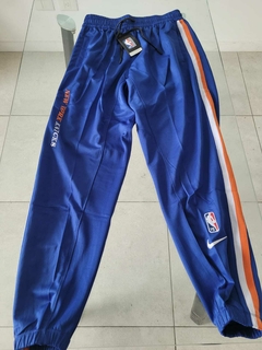 Pantalon Entrenamiento Nike New York Knicks NBA Azul y Naraja 2023 2024 Entrenamiento #RODAINDUMENTARIA